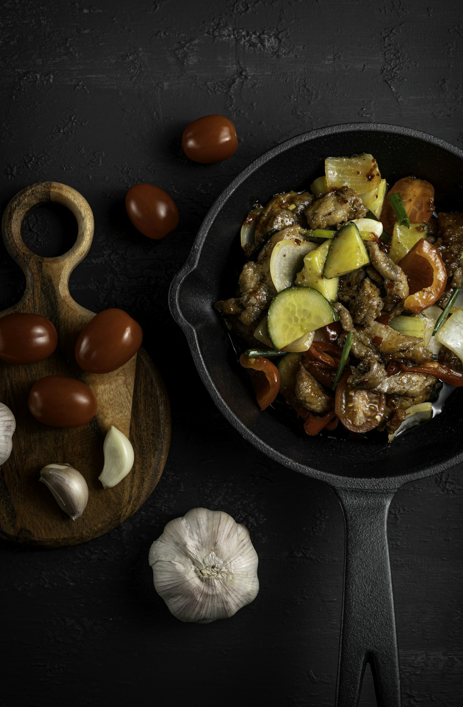 Beef in black bean sauce with green pepper, wok-fired